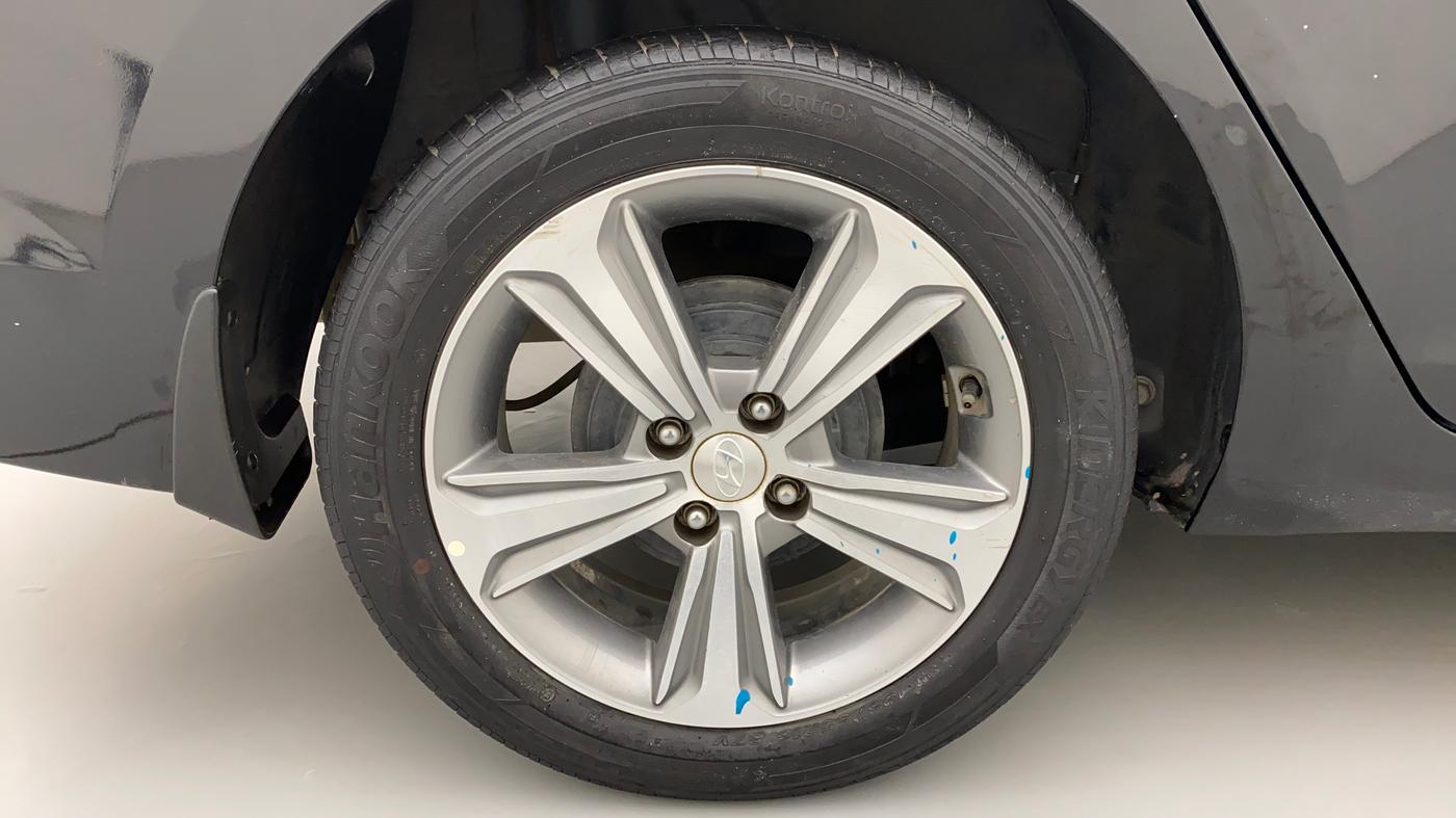 2018 Hyundai Verna 1.6 CRDI SX + AT, Diesel, Automatic, 38,821 km, Right Rear Wheel
