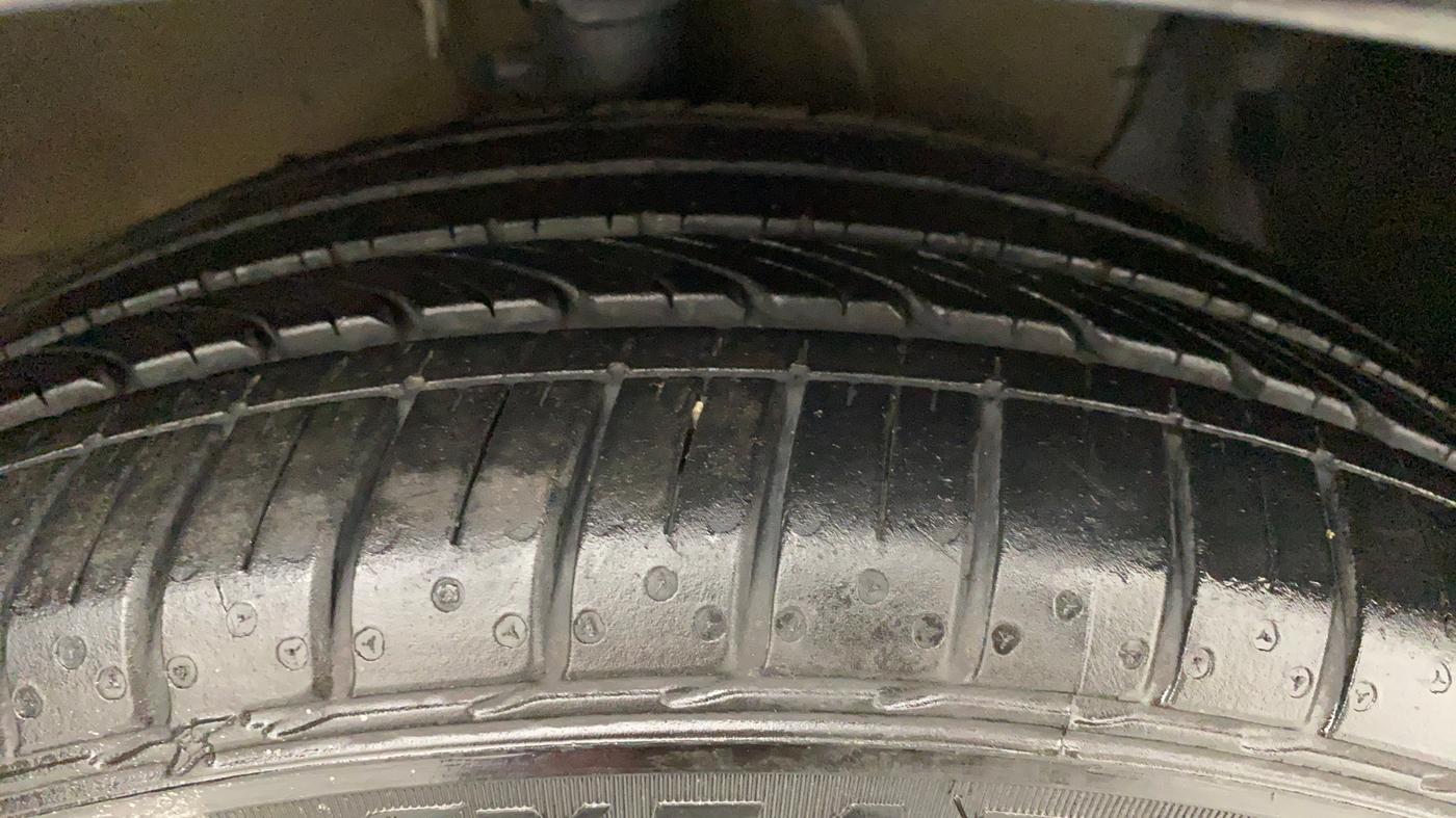 2018 Hyundai Verna 1.6 CRDI SX + AT, Diesel, Automatic, 38,821 km, Right Front Tyre Tread