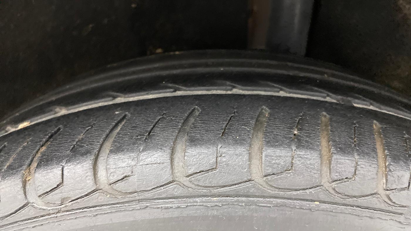 2016 Ford Ecosport TITANIUM 1.5L PETROL AT, Petrol, Automatic, 62,773 km, Left Rear Tyre Tread