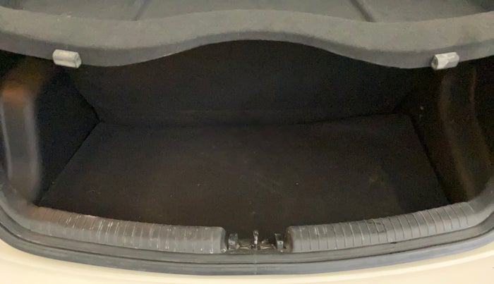 2014 Hyundai Grand i10 SPORTZ 1.2 KAPPA VTVT, Petrol, Manual, 17,274 km, Boot Inside