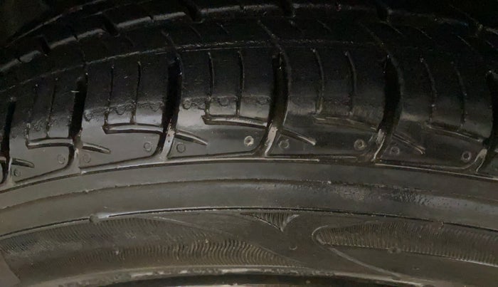 2014 Hyundai Grand i10 SPORTZ 1.2 KAPPA VTVT, Petrol, Manual, 17,274 km, Left Front Tyre Tread