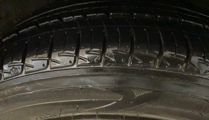 2014 Hyundai Grand i10 SPORTZ 1.2 KAPPA VTVT, Petrol, Manual, 17,274 km, Right Front Tyre Tread