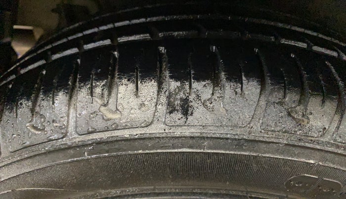 2014 Hyundai Grand i10 SPORTZ 1.2 KAPPA VTVT, Petrol, Manual, 17,274 km, Right Rear Tyre Tread