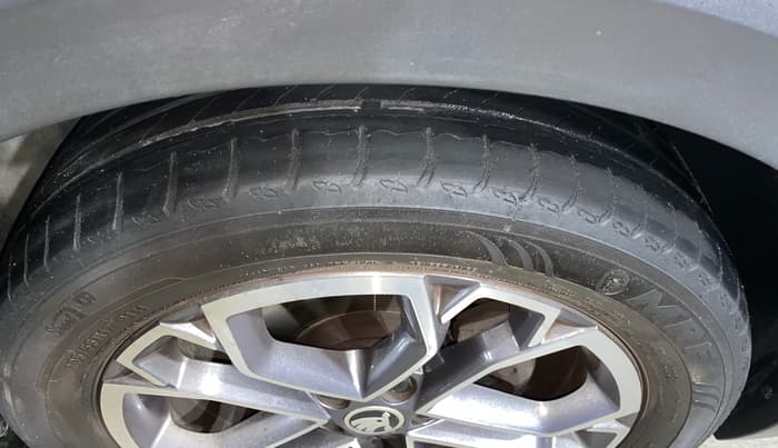 2021 Skoda KUSHAQ STYLE 1.0L TSI AT, Petrol, Automatic, 26,533 km, Right Front Tyre Tread