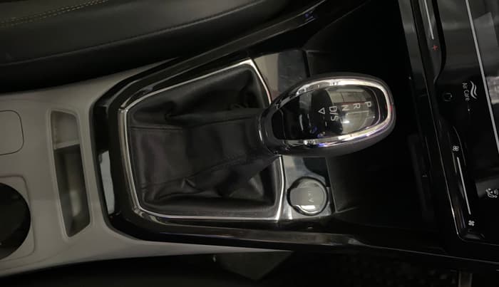 2021 Skoda KUSHAQ STYLE 1.0L TSI AT, Petrol, Automatic, 26,533 km, Gear Lever