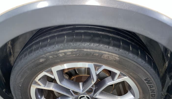 2021 Skoda KUSHAQ STYLE 1.0L TSI AT, Petrol, Automatic, 26,533 km, Left Front Tyre Tread