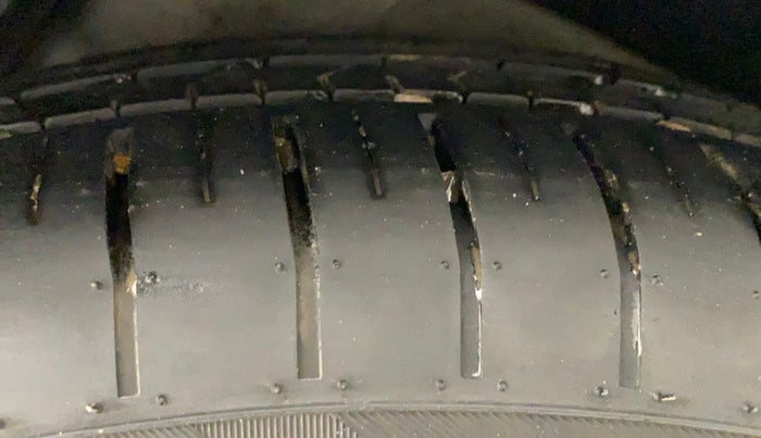 2015 Hyundai Verna FLUIDIC 4S 1.6 VTVT S, Petrol, Manual, 52,816 km, Left Rear Tyre Tread