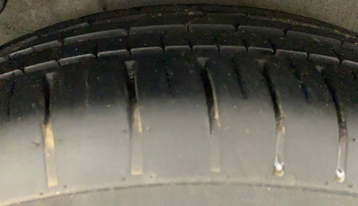 2015 Hyundai Verna FLUIDIC 4S 1.6 VTVT S, Petrol, Manual, 52,816 km, Right Rear Tyre Tread