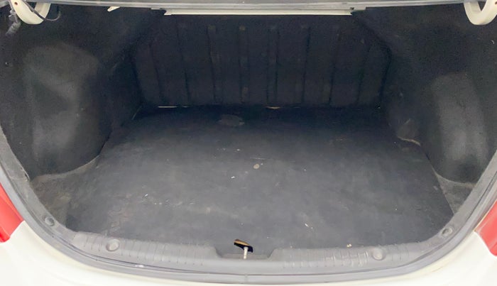 2015 Hyundai Verna FLUIDIC 4S 1.6 VTVT S, Petrol, Manual, 52,816 km, Boot Inside