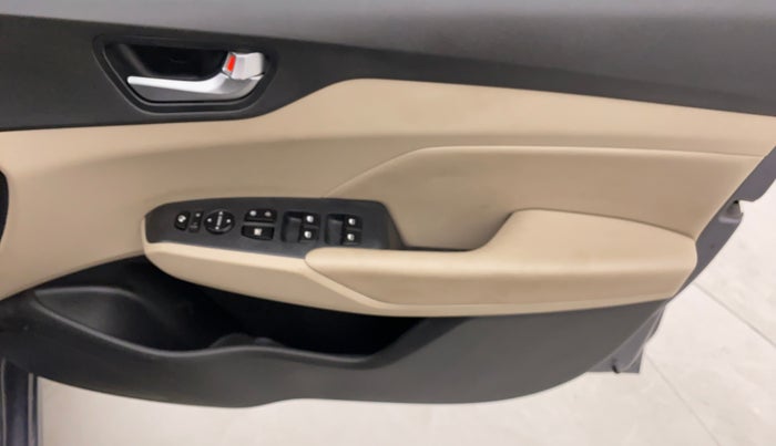 2018 Hyundai Verna 1.6 VTVT SX (O) AT, Petrol, Automatic, 39,051 km, Driver Side Door Panels Control