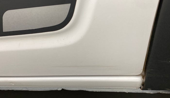 2017 Renault Kwid RXT 1.0 AMT (O), Petrol, Automatic, 18,943 km, Rear left door - Minor scratches