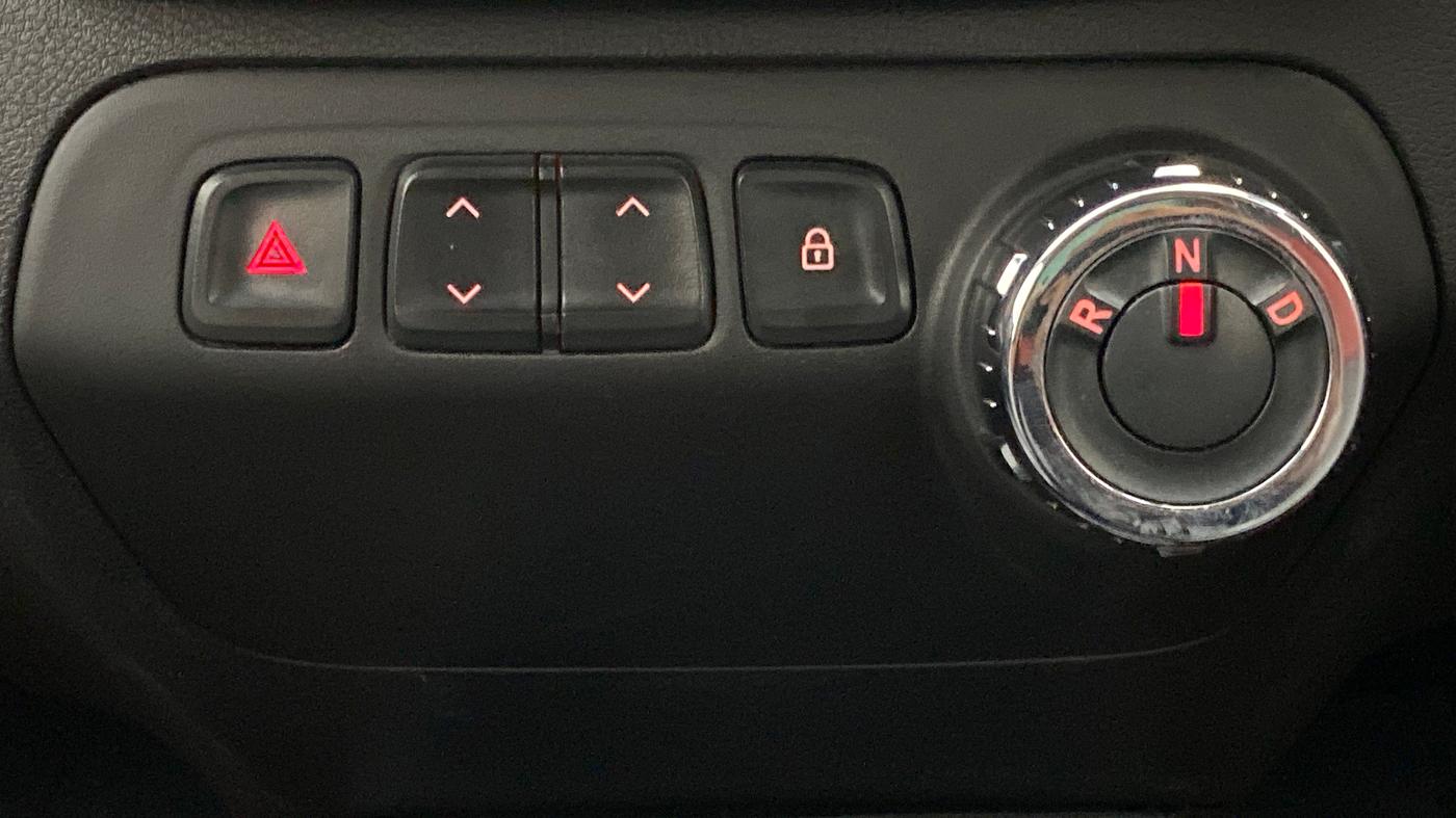 2017 Renault Kwid RXT 1.0 AMT (O), Petrol, Automatic, 18,943 km, Gear Lever