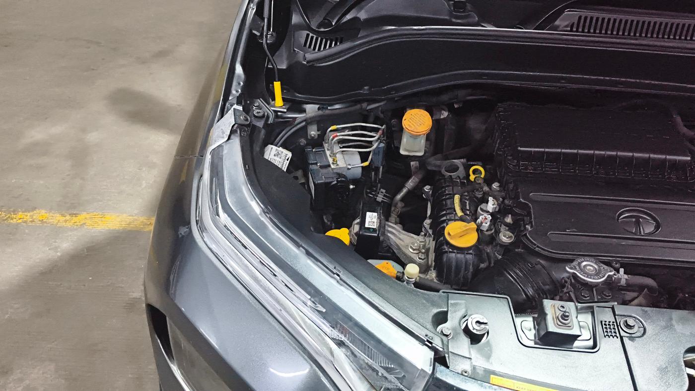 2021 Tata PUNCH CREATIVE  AMT, Petrol, Automatic, 68,727 km, Engine View - Right