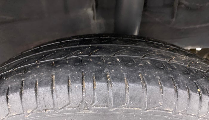 2018 Renault Kwid RXT 1.0, Petrol, Manual, 1,02,990 km, Left Rear Tyre Tread