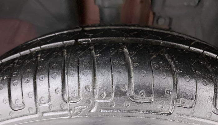 2018 Renault Kwid RXT 1.0, Petrol, Manual, 1,02,990 km, Right Front Tyre Tread