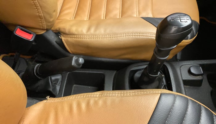 2018 Renault Kwid RXT 1.0, Petrol, Manual, 1,02,990 km, Gear Lever