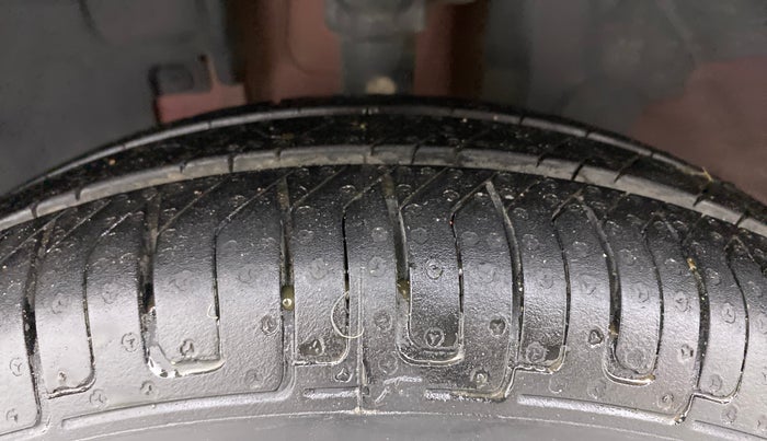 2018 Renault Kwid RXT 1.0, Petrol, Manual, 1,02,990 km, Left Front Tyre Tread