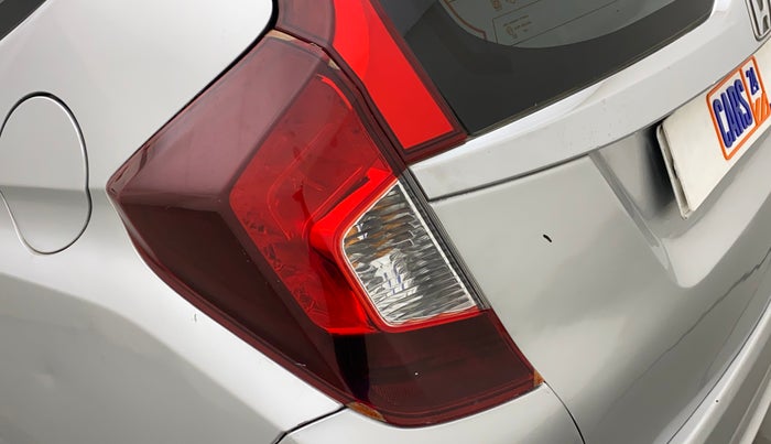 2016 Honda Jazz 1.2L I-VTEC S, Petrol, Manual, 1,01,652 km, Left tail light - Minor damage