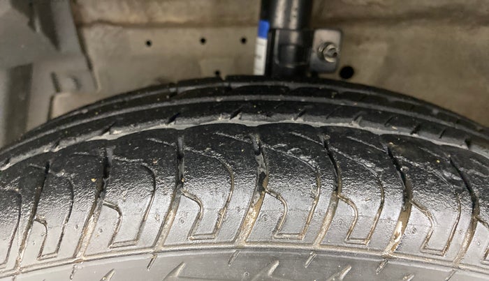 2017 Maruti Swift VXI, Petrol, Manual, 12,885 km, Left Front Tyre Tread