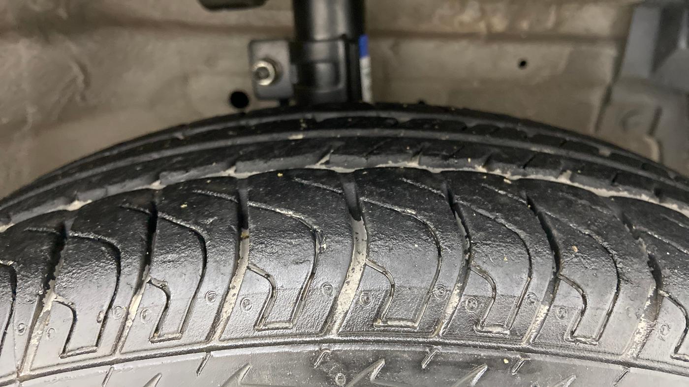 2017 Maruti Swift VXI, Petrol, Manual, 12,885 km, Right Front Tyre Tread
