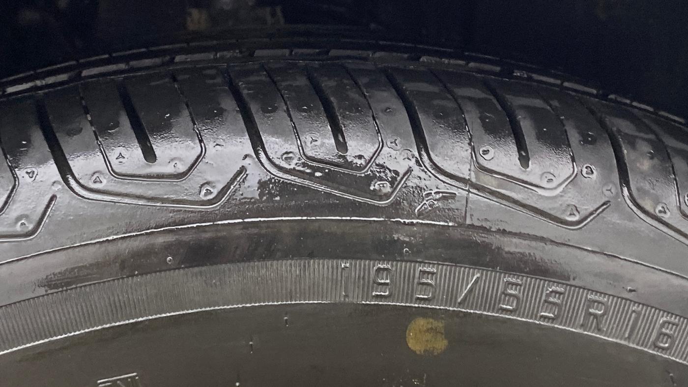 2022 Tata ALTROZ XM PLUS PETROL, Petrol, Manual, 22,988 km, Right Front Tyre Tread