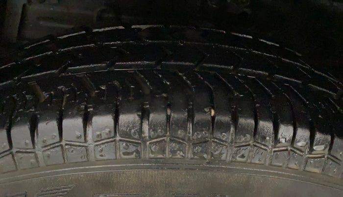 2015 Maruti Swift Dzire LXI (O), Petrol, Manual, 19,334 km, Left Front Tyre Tread