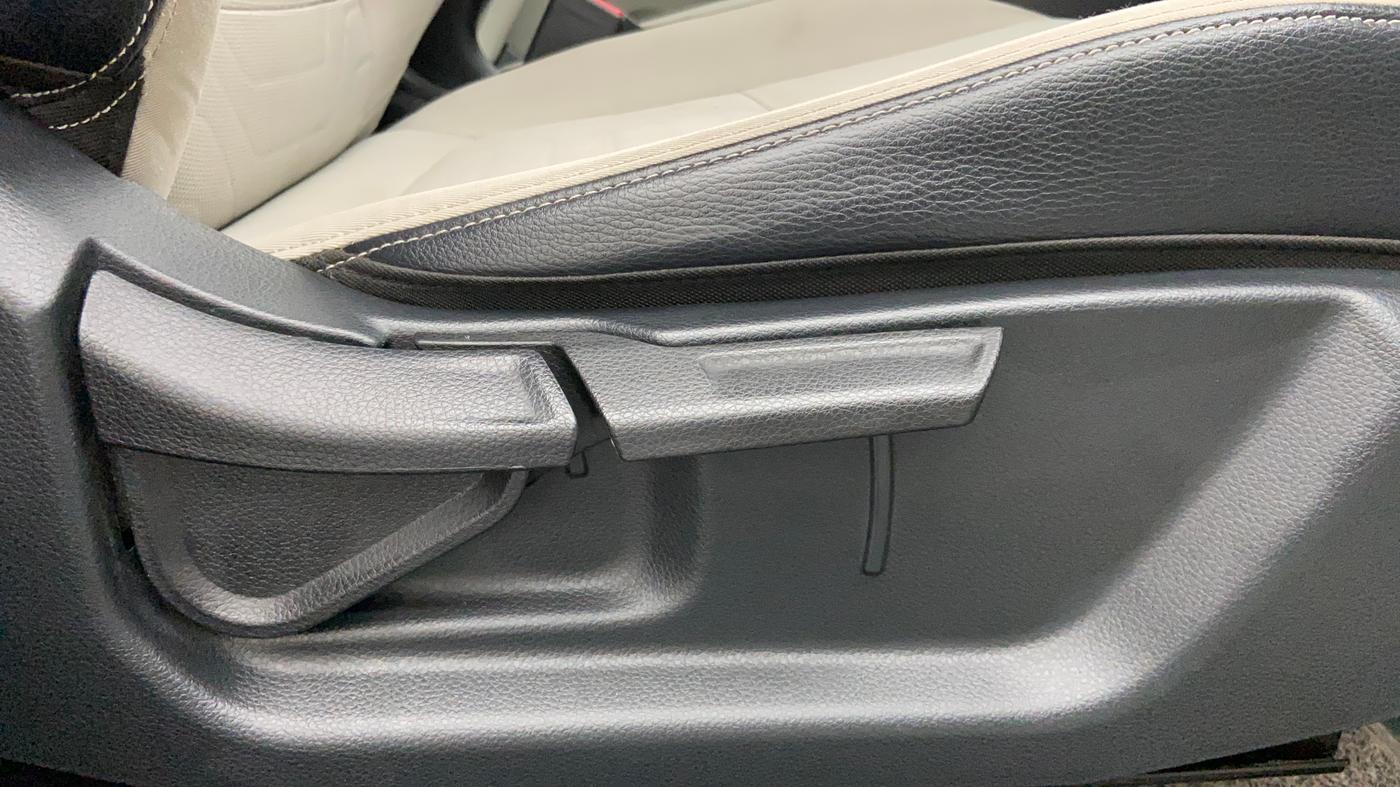 2022 KIA SONET HTX ANNIVERSARY EDITION 1.5, Diesel, Manual, 39,641 km, Driver Side Adjustment Panel