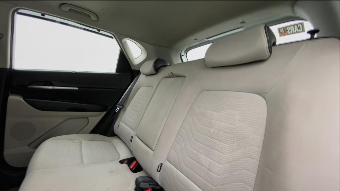 2022 KIA SONET HTX ANNIVERSARY EDITION 1.5, Diesel, Manual, 39,641 km, Right Side Rear Door Cabin