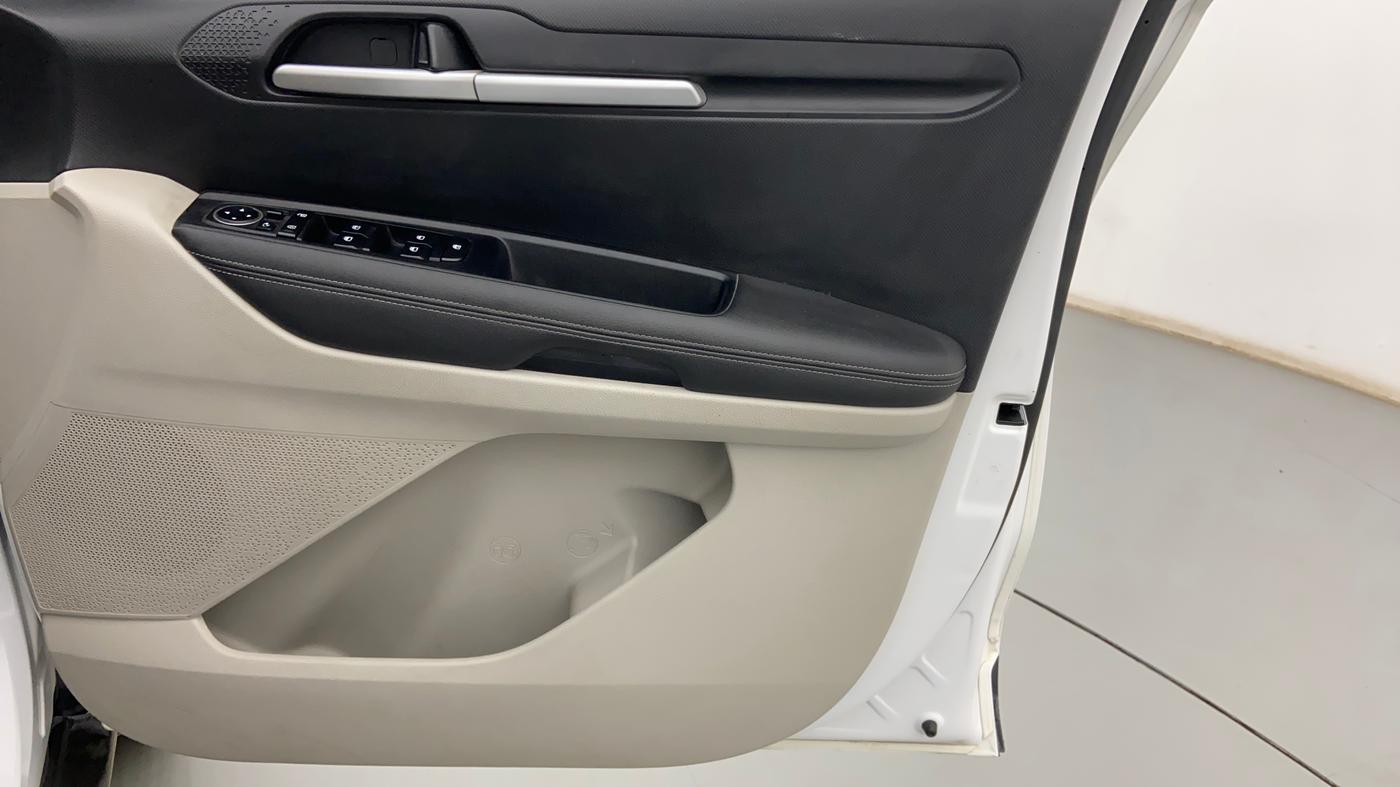 2022 KIA SONET HTX ANNIVERSARY EDITION 1.5, Diesel, Manual, 39,641 km, Driver Side Door Panels Control