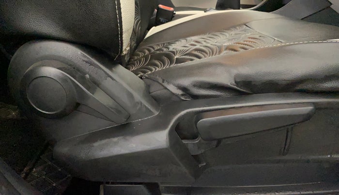 2024 Tata ALTROZ XM PLUS PETROL, Petrol, Manual, 23,470 km, Driver Side Adjustment Panel