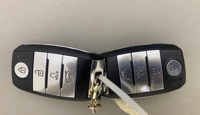 2021 KIA SONET HTK PLUS 1.0 IMT, Petrol, Manual, 23,140 km, Key Close Up