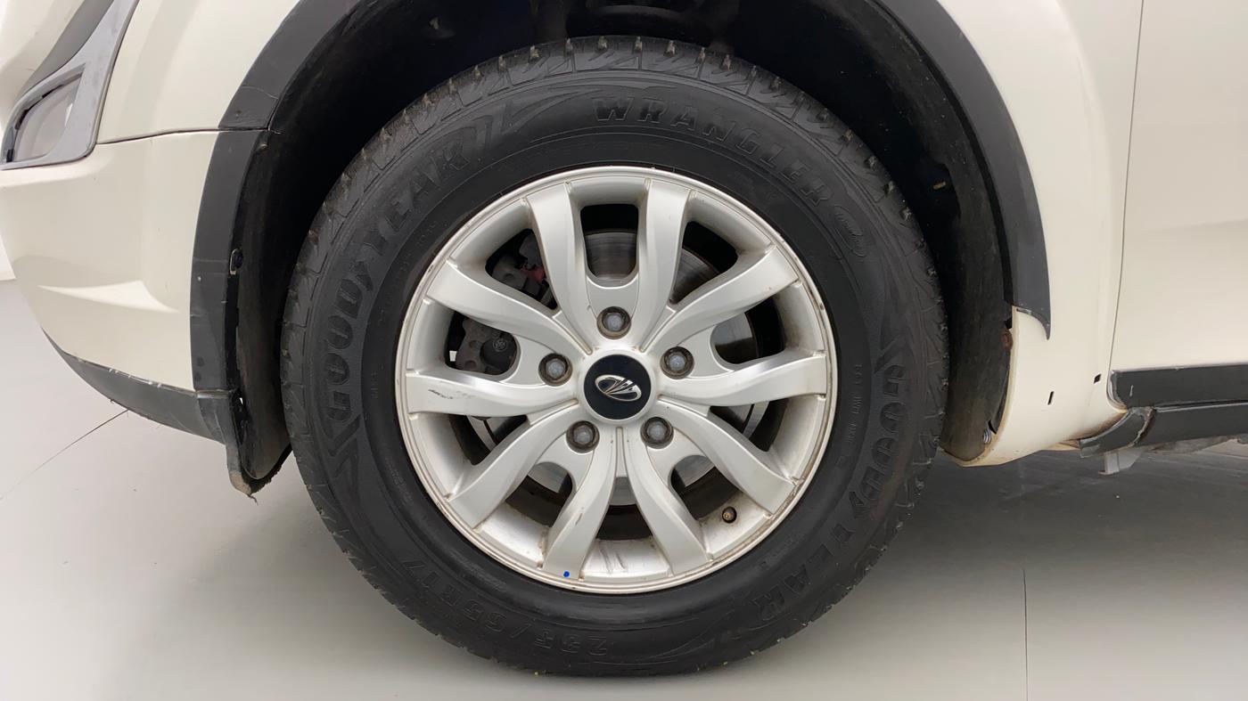 2017 Mahindra XUV500 W10 AWD AT, Diesel, Automatic, 80,700 km, Left Front Wheel