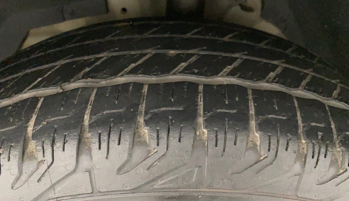 2017 Mahindra XUV500 W10 AWD AT, Diesel, Automatic, 80,700 km, Left Front Tyre Tread