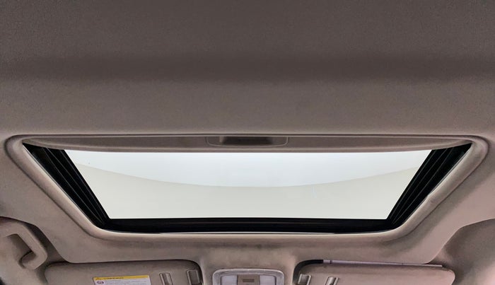 2017 Mahindra XUV500 W10 AWD AT, Diesel, Automatic, 80,700 km, Moonroof/ Sunroof