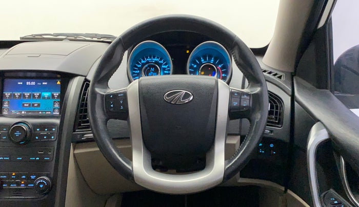 2017 Mahindra XUV500 W10 AWD AT, Diesel, Automatic, 80,700 km, Steering Wheel Close Up