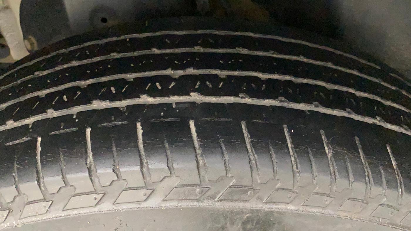 2017 Mahindra XUV500 W10 AWD AT, Diesel, Automatic, 80,700 km, Right Rear Tyre Tread