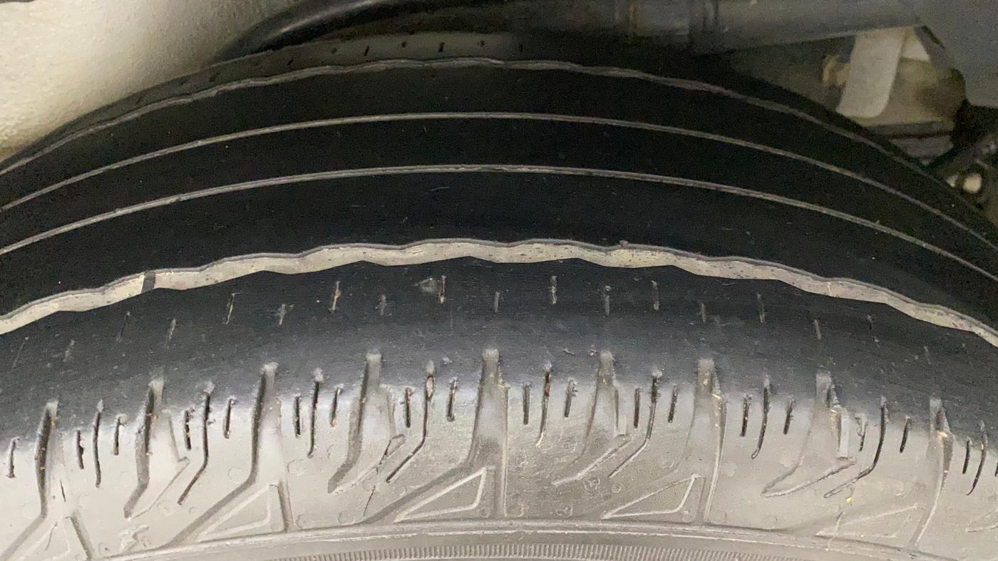 2017 Mahindra XUV500 W10 AWD AT, Diesel, Automatic, 80,700 km, Left Rear Tyre Tread