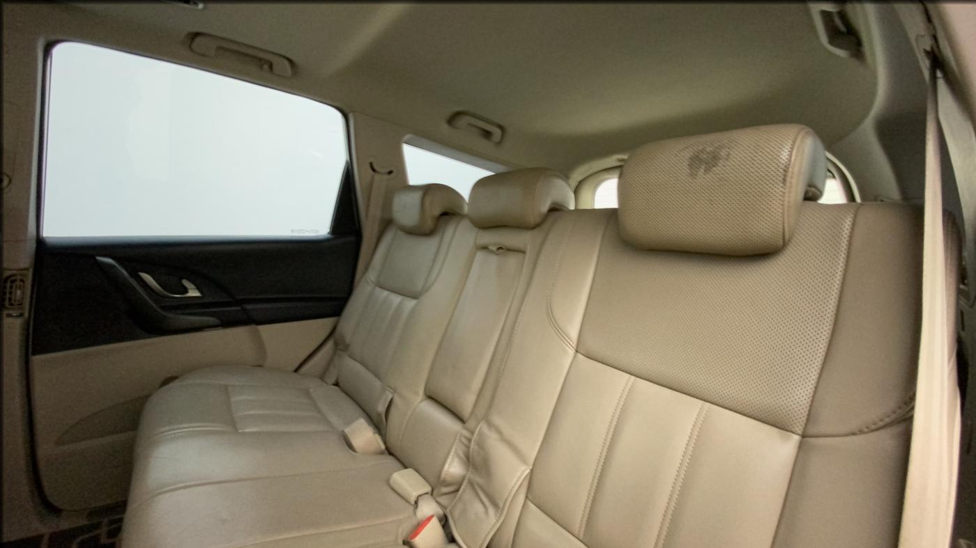 2017 Mahindra XUV500 W10 AWD AT, Diesel, Automatic, 80,700 km, Right Side Rear Door Cabin