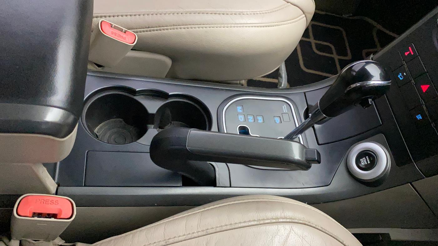 2017 Mahindra XUV500 W10 AWD AT, Diesel, Automatic, 80,700 km, Gear Lever