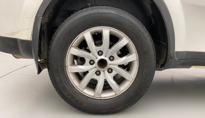 2017 Mahindra XUV500 W10 AWD AT, Diesel, Automatic, 80,700 km, Right Rear Wheel