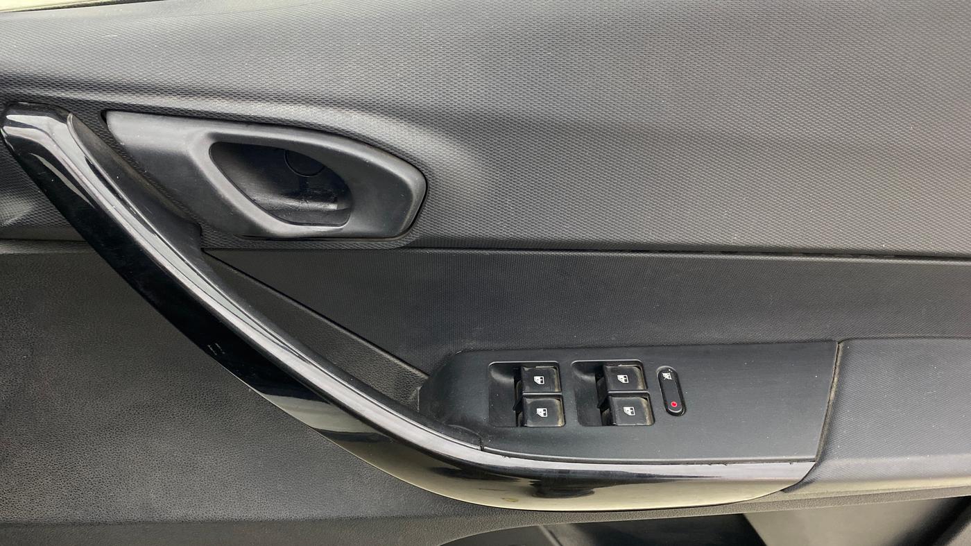 2018 Tata TIAGO NRG PETROL, Petrol, Manual, 86,702 km, Driver Side Door Panels Control