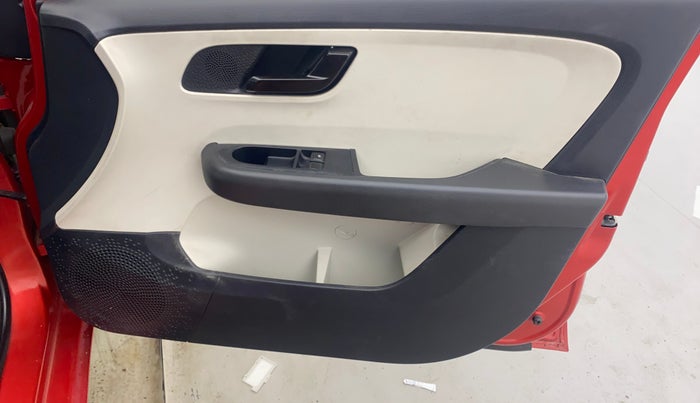 2022 Tata ALTROZ XE PETROL, Petrol, Manual, 22,656 km, Driver Side Door Panels Control