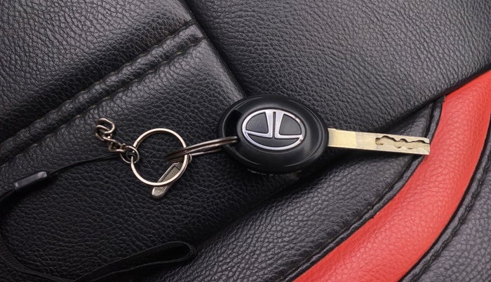 2022 Tata ALTROZ XE PETROL, Petrol, Manual, 22,656 km, Key Close Up