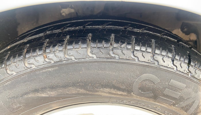 2012 Hyundai i10 MAGNA 1.1, Petrol, Manual, 68,492 km, Right Front Tyre Tread