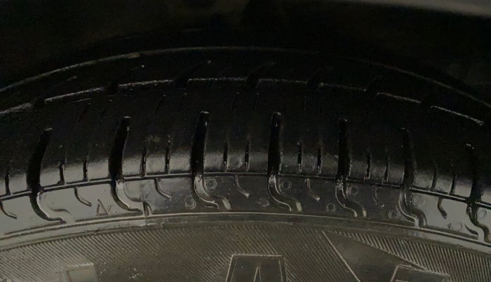 2011 Hyundai i10 SPORTZ 1.2, Petrol, Manual, 55,644 km, Right Front Tyre Tread