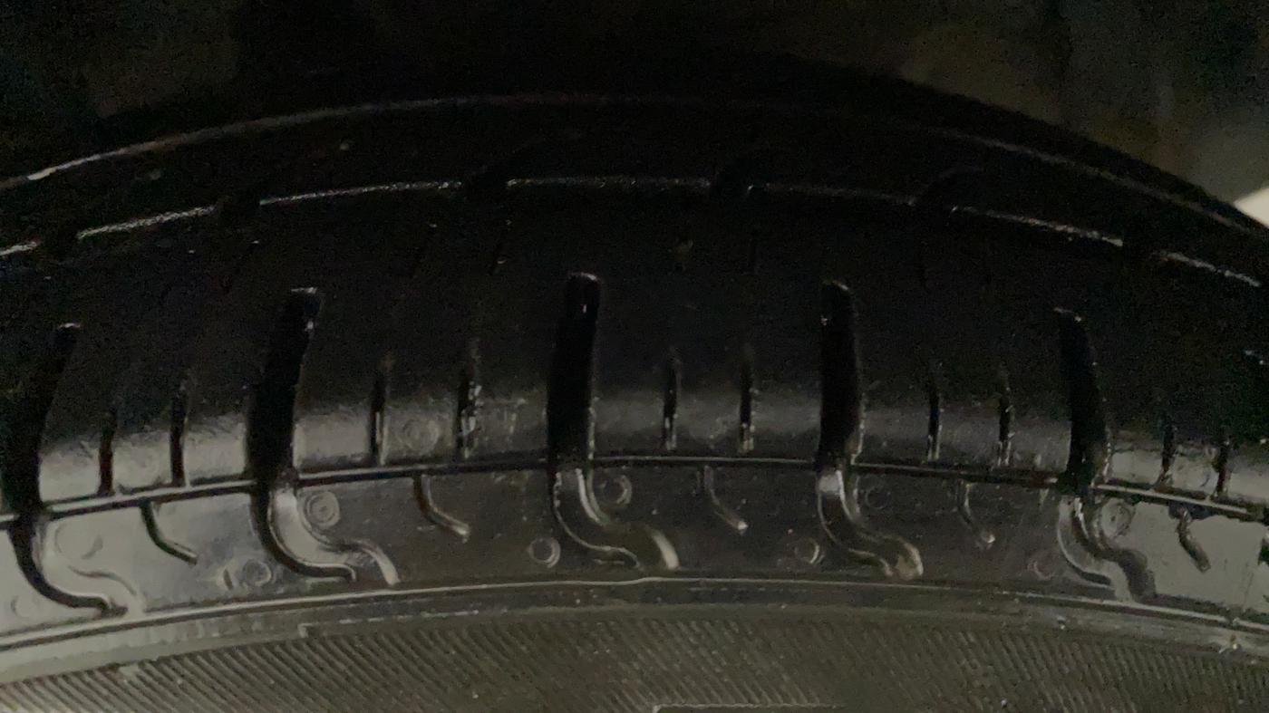 2011 Hyundai i10 SPORTZ 1.2, Petrol, Manual, 55,644 km, Left Front Tyre Tread