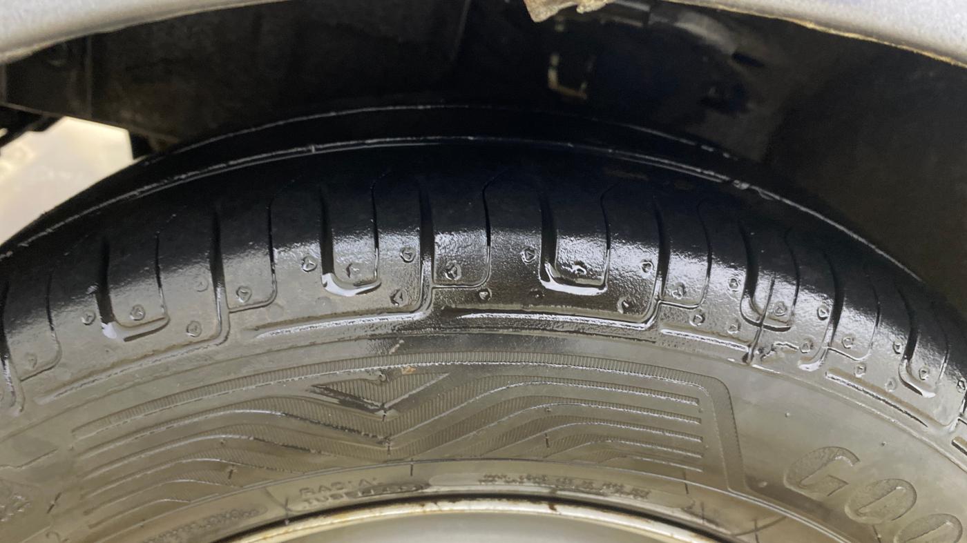 2015 Hyundai i10 MAGNA 1.1, Petrol, Manual, 65,509 km, Left Front Tyre Tread