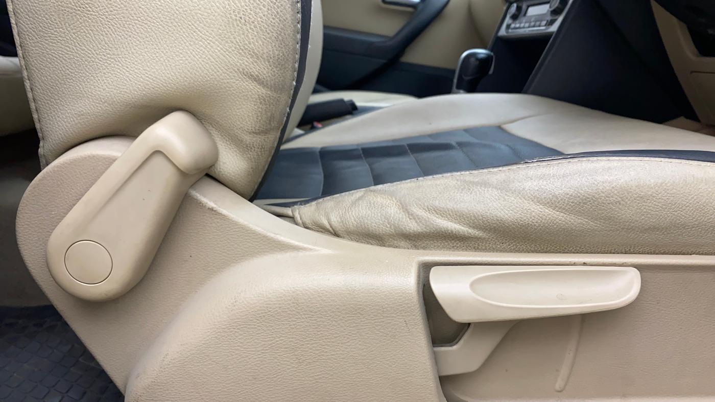2018 Volkswagen Ameo HIGHLINE PLUS 1.5L AT 16 ALLOY, Diesel, Automatic, 1,09,907 km, Driver Side Adjustment Panel