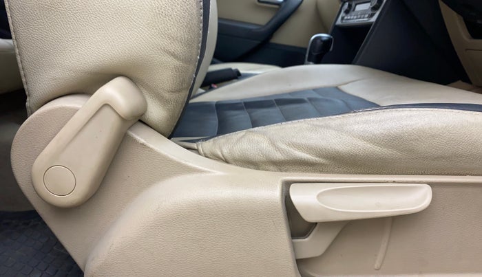 2018 Volkswagen Ameo HIGHLINE PLUS 1.5L AT 16 ALLOY, Diesel, Automatic, 1,09,788 km, Driver Side Adjustment Panel