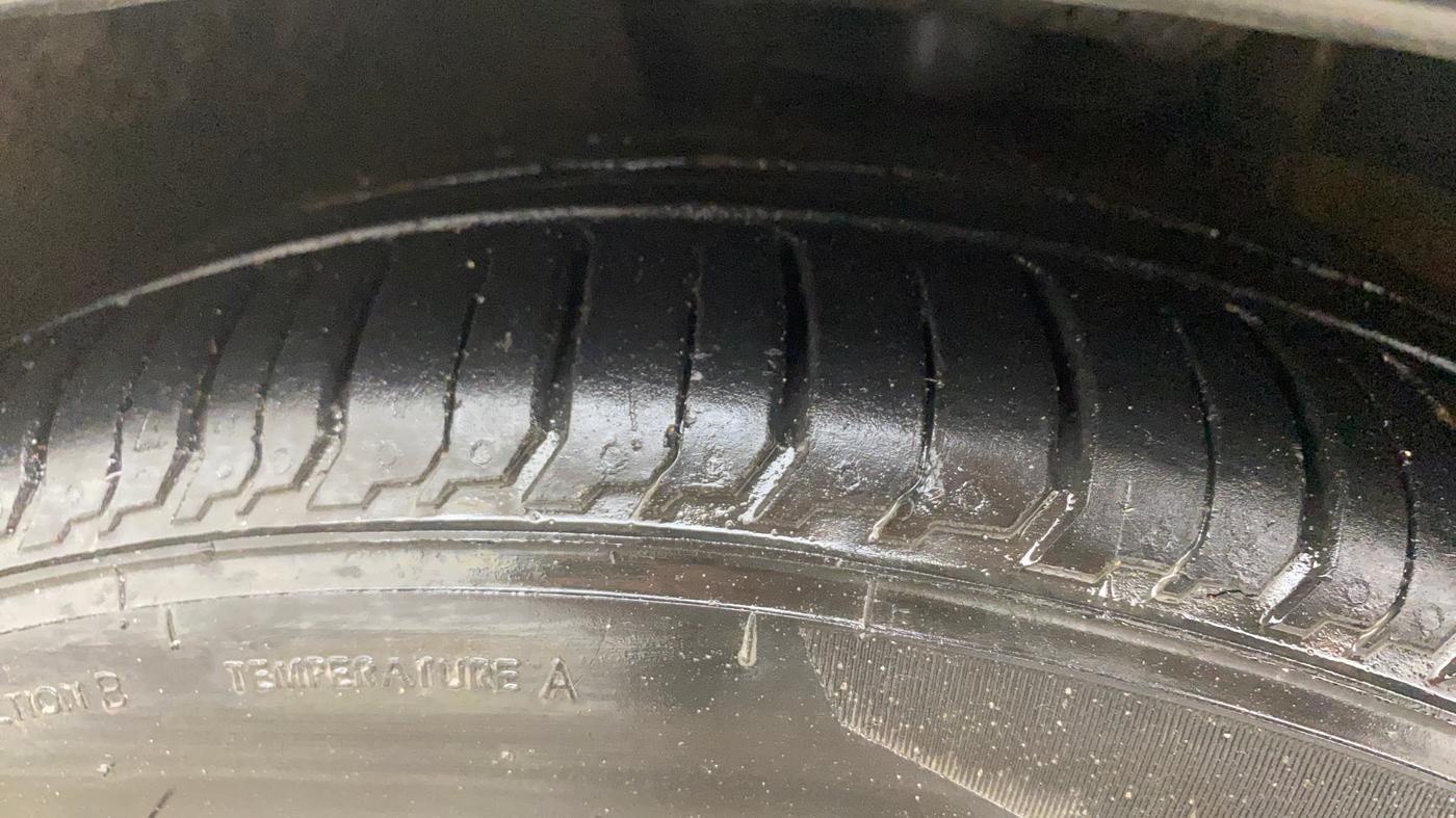 2018 Volkswagen Ameo HIGHLINE PLUS 1.5L AT 16 ALLOY, Diesel, Automatic, 1,09,907 km, Left Front Tyre Tread